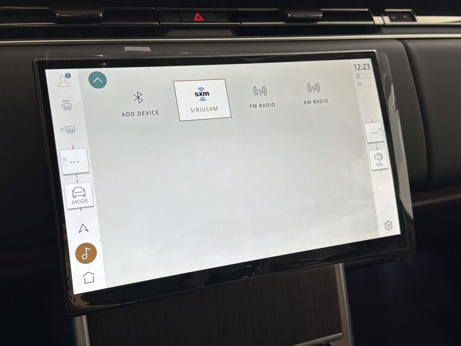 New 2026 Land Rover Range Rover Long Wheelbase SE image 18