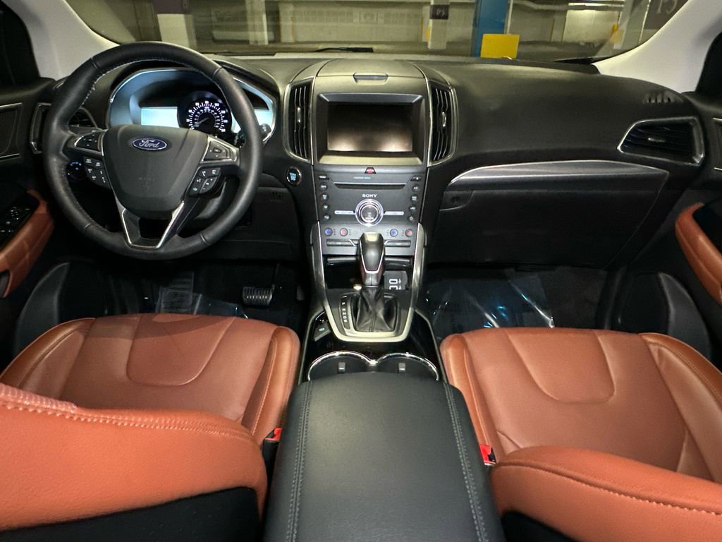 Used 2018 Ford Edge Titanium w/ Equipment Group 301A AWD/4WD image 16
