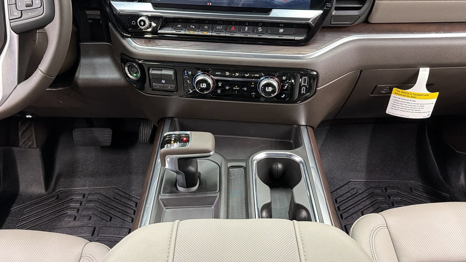 Used 2026 GMC Sierra 1500 SLT AWD/4WD image 32