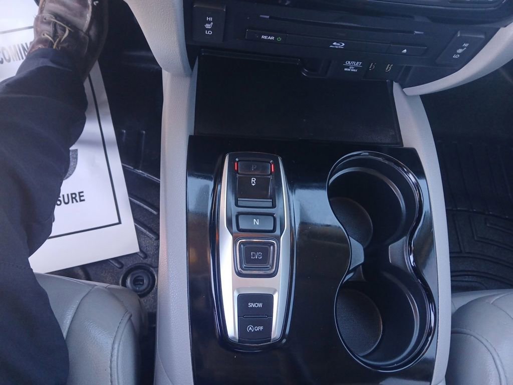 Used 2017 Honda Pilot Touring image 13