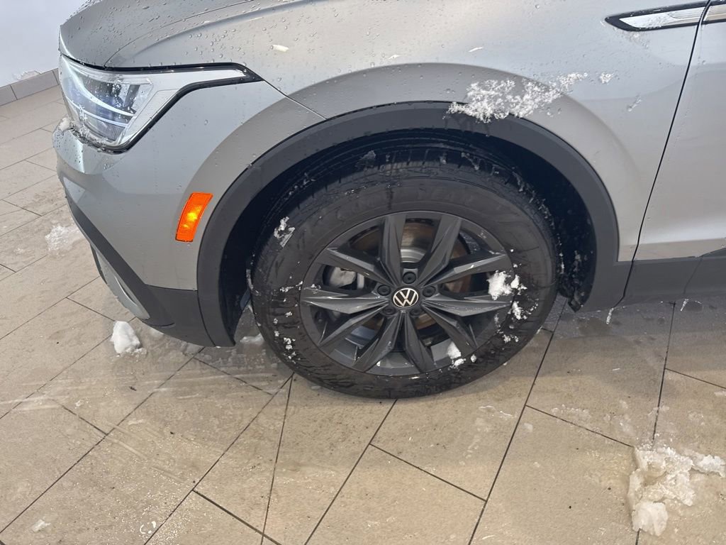 Used 2024 Volkswagen Tiguan SE image 11
