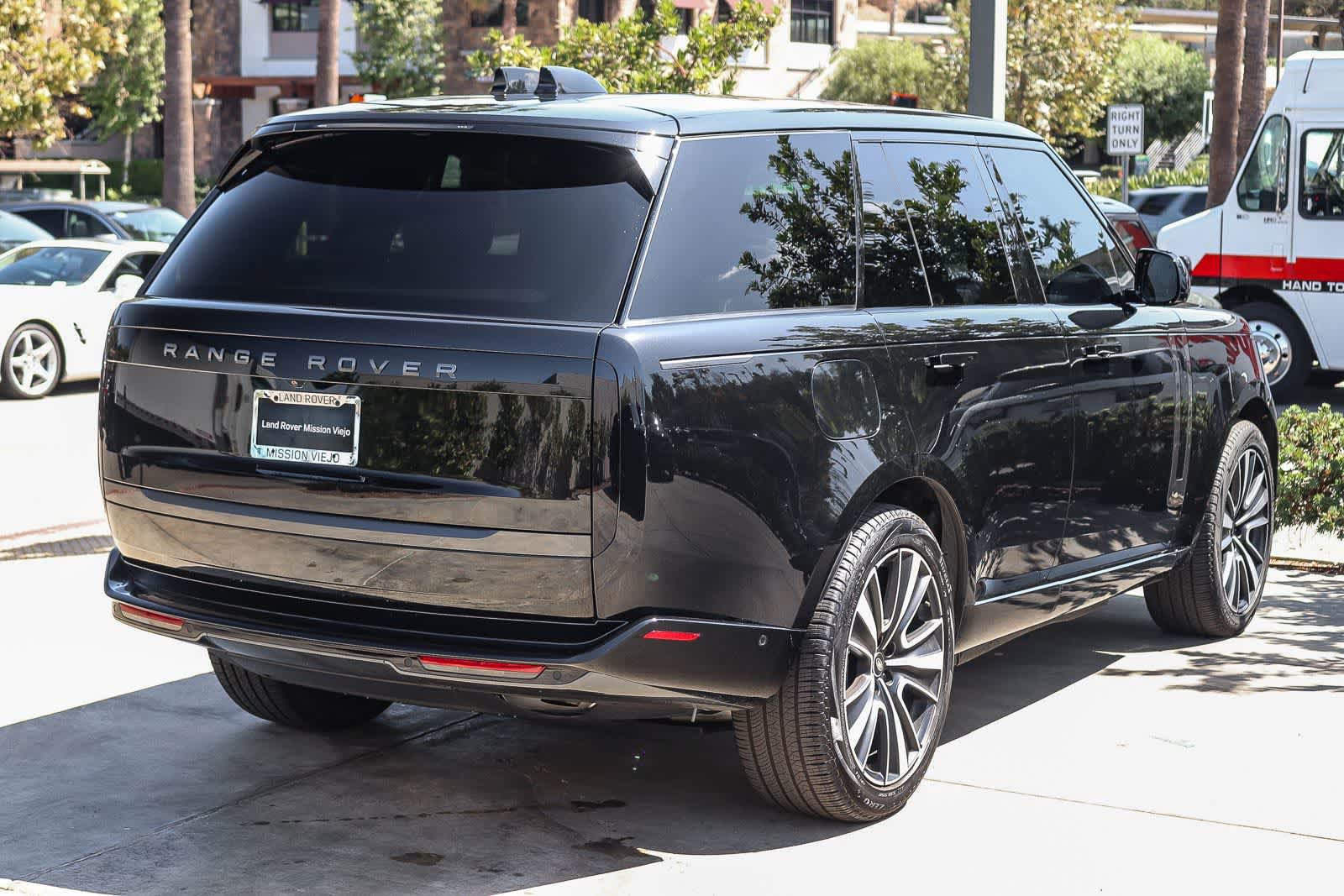 Used 2025 Land Rover Range Rover SE AWD/4WD image 4