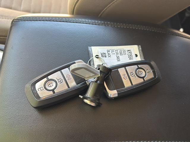 Used 2021 Ford Explorer XLT w/ Class III Trailer Tow Package AWD/4WD image 32