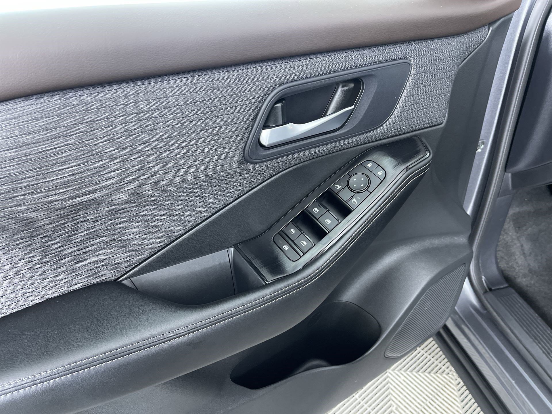 Certified 2023 Nissan Rogue SV image 14