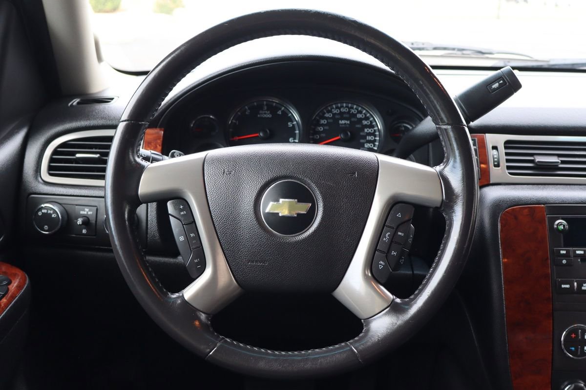 Used 2014 Chevrolet Suburban LT w/ Luxury Package AWD/4WD image 18