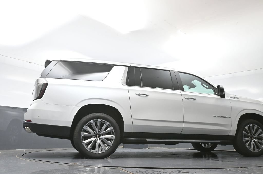 Used 2025 Chevrolet Suburban High Country AWD/4WD image 51