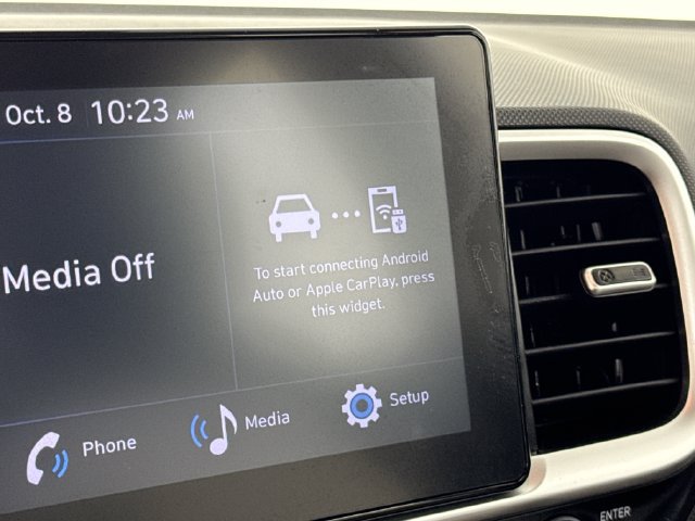 Certified 2025 Hyundai Venue SEL FWD image 21