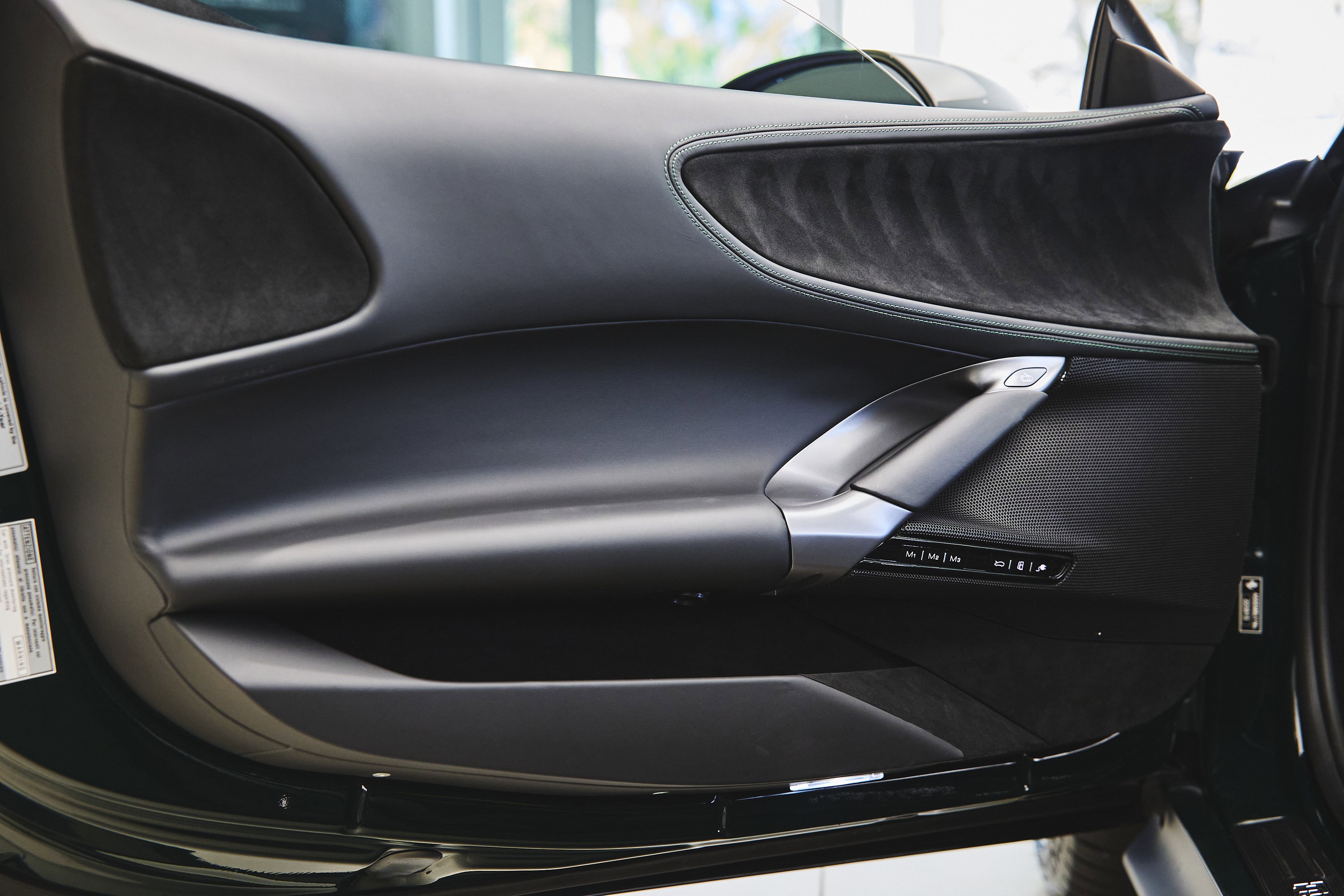 Used 2024 Ferrari SF90 Spider image 41