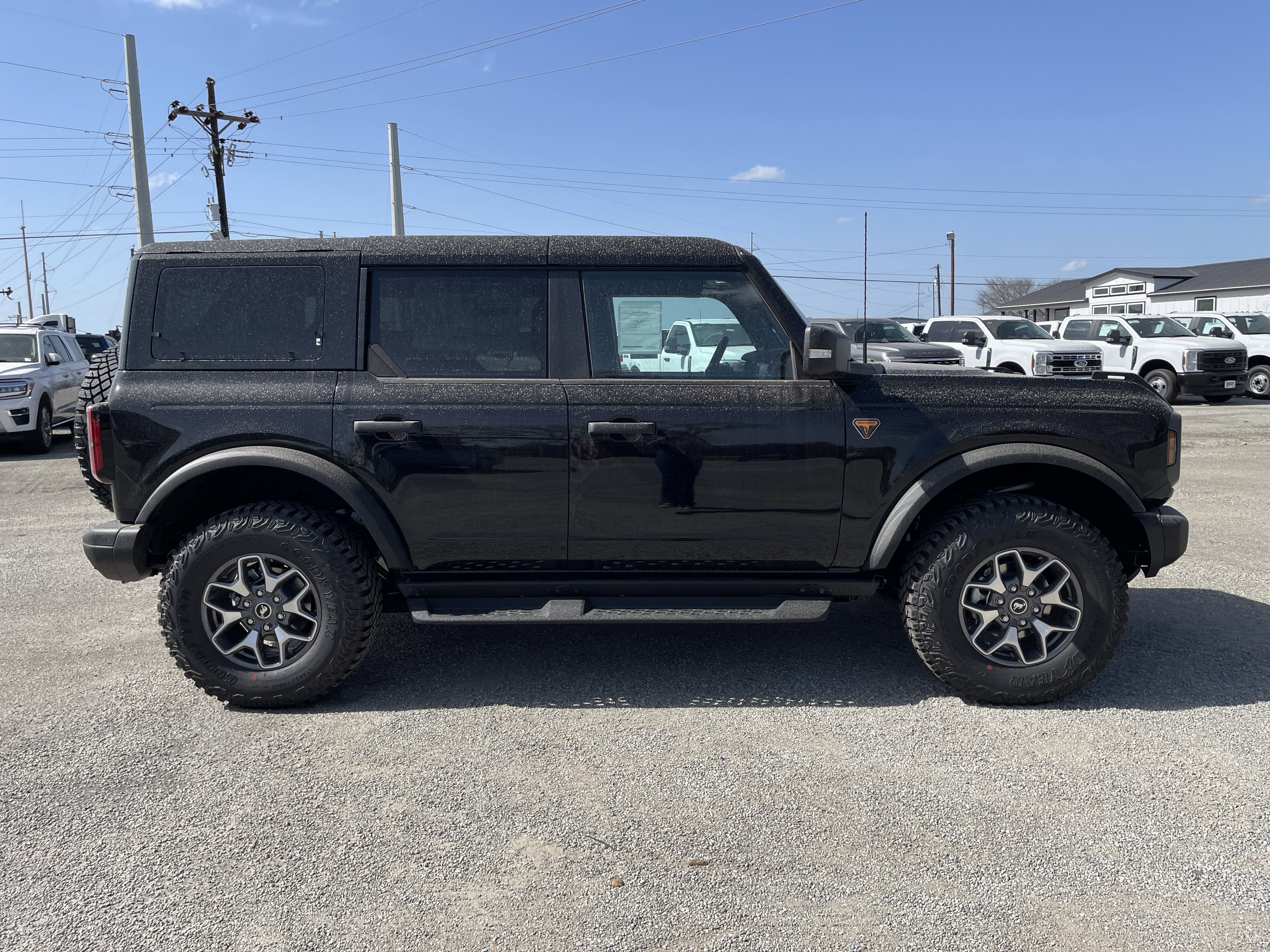 New 2025 Ford Bronco Badlands image 3