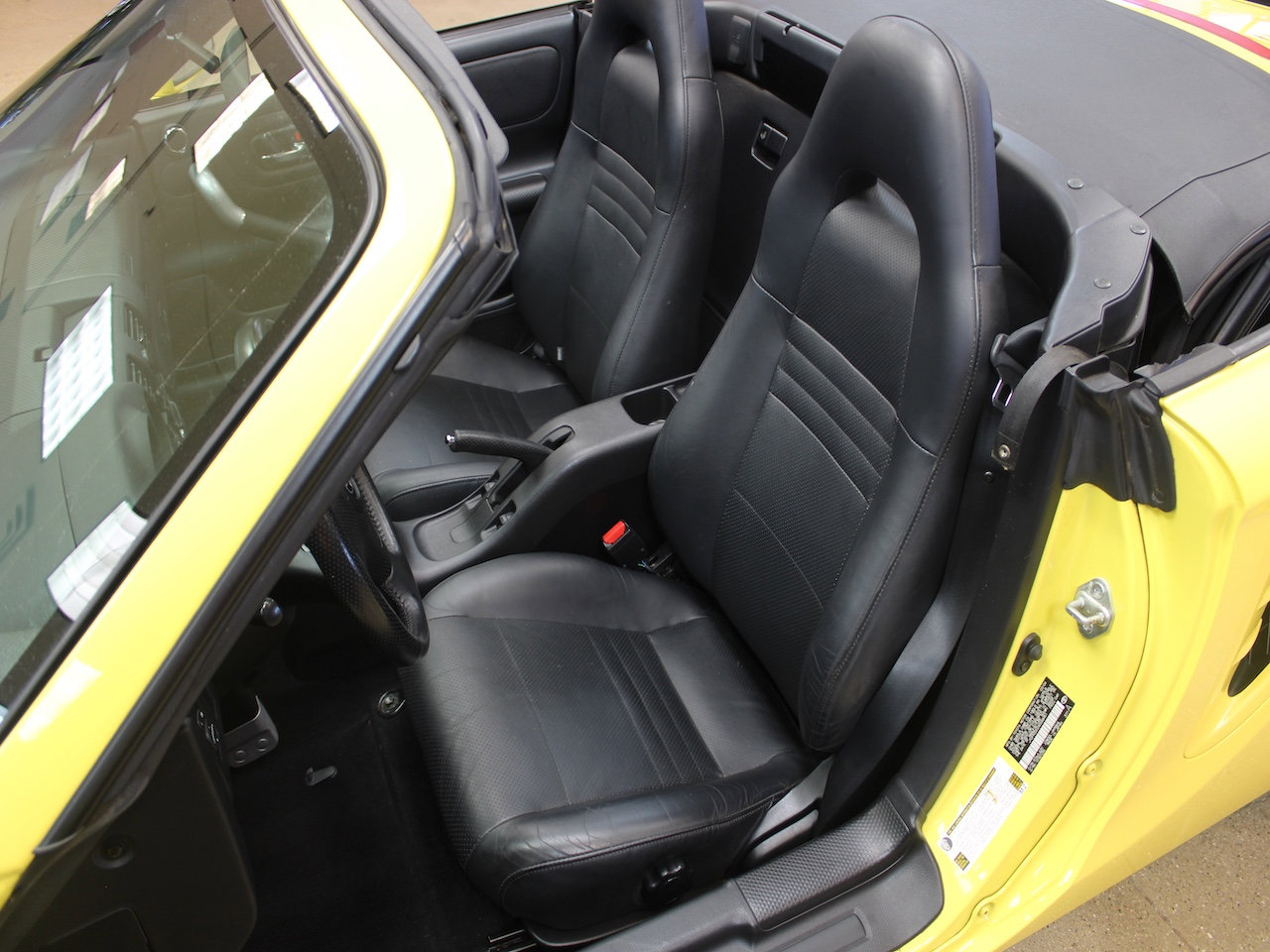 Used 2004 Toyota MR2 image 25