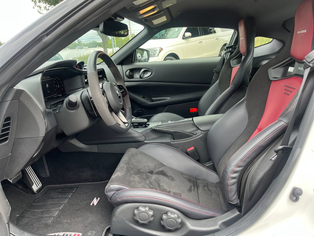 Certified 2025 Nissan Z Performance w/ Floor Mat Package RWD image 9
