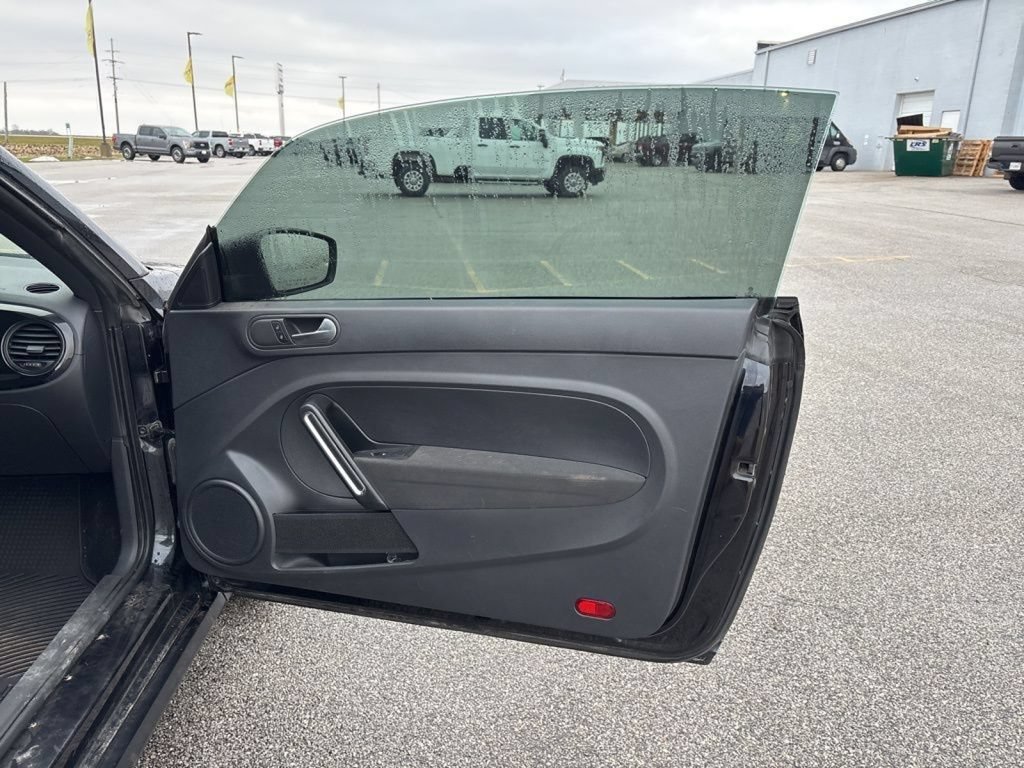 Used 2018 Volkswagen Beetle 2.0T S FWD image 17