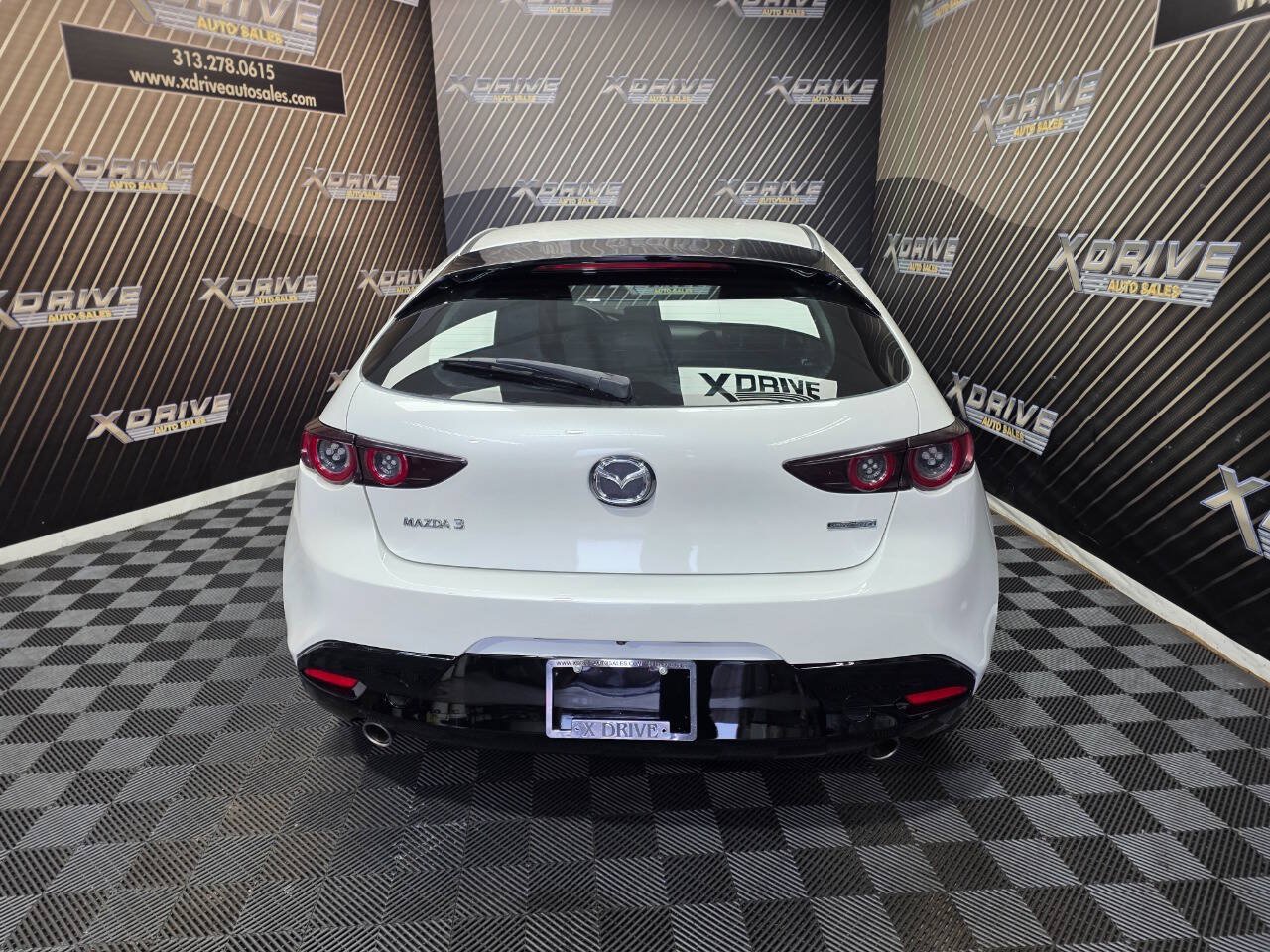 Used 2020 MAZDA MAZDA3 Hatchback FWD image 12