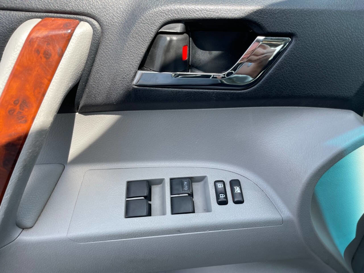 Used 2012 Toyota Highlander Limited w/ Tow Pkg image 18