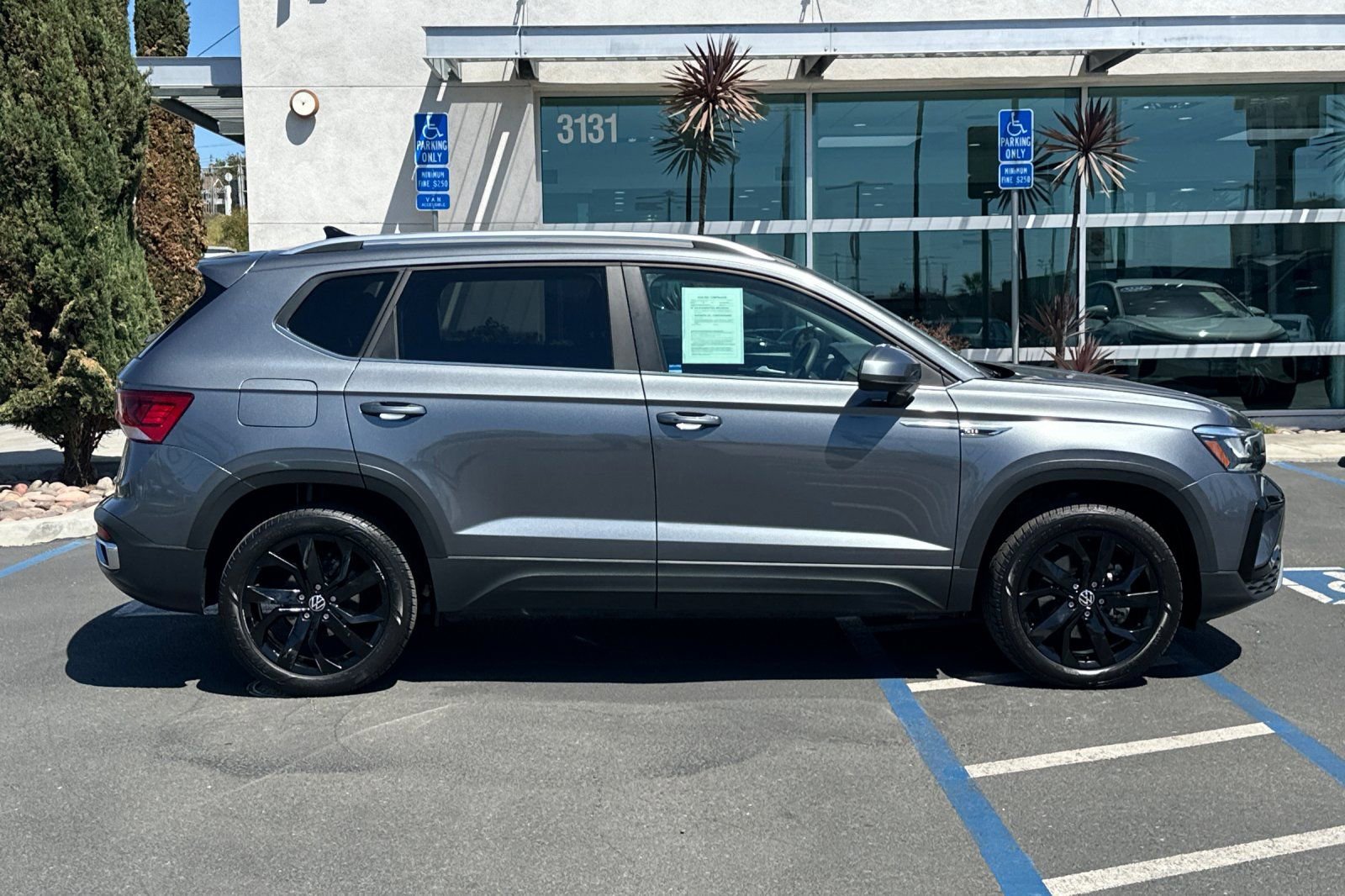 Used 2023 Volkswagen Taos SE w/ Black Wheel Package FWD image 3
