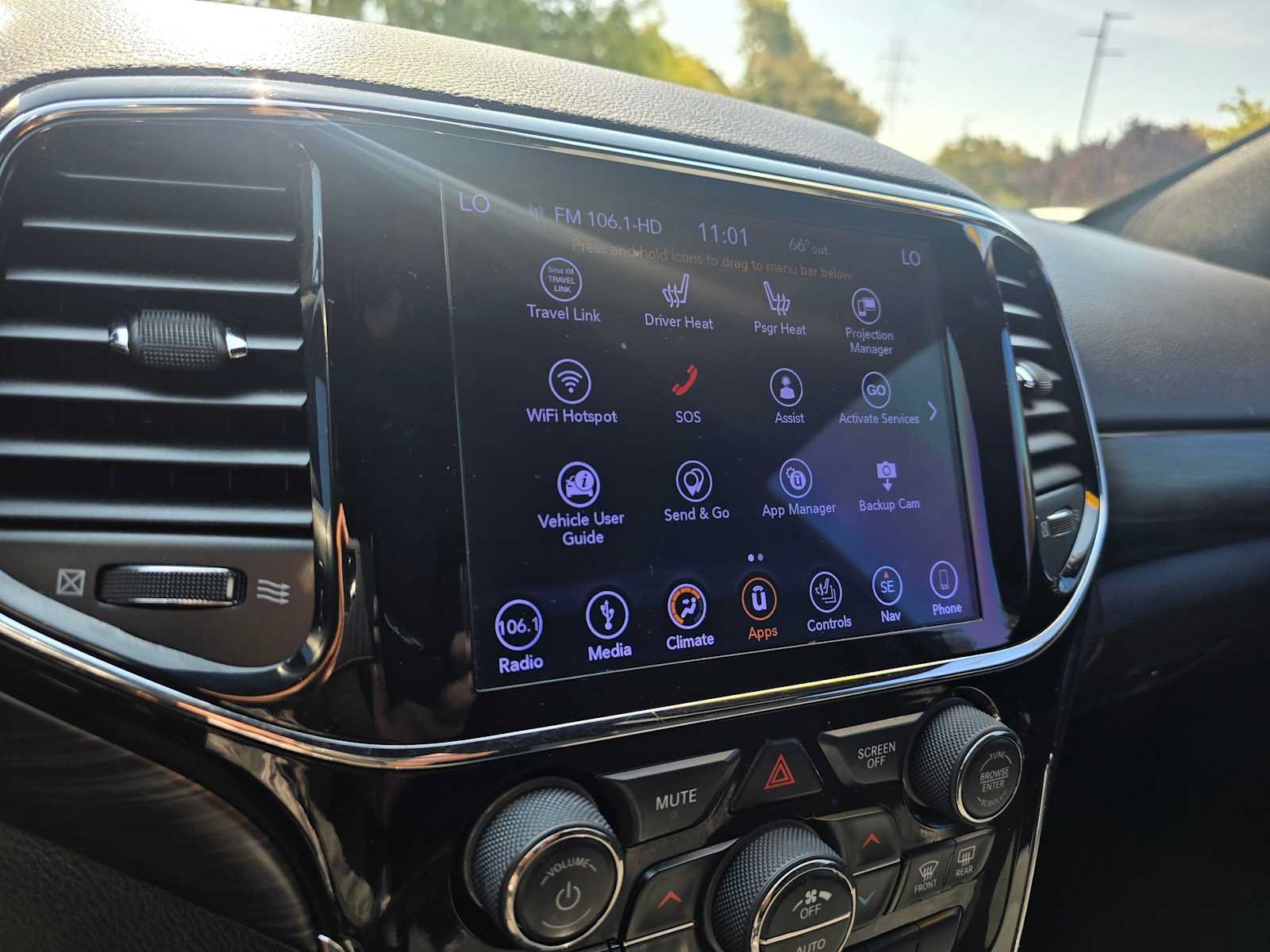 Used 2019 Jeep Grand Cherokee Laredo RWD image 28