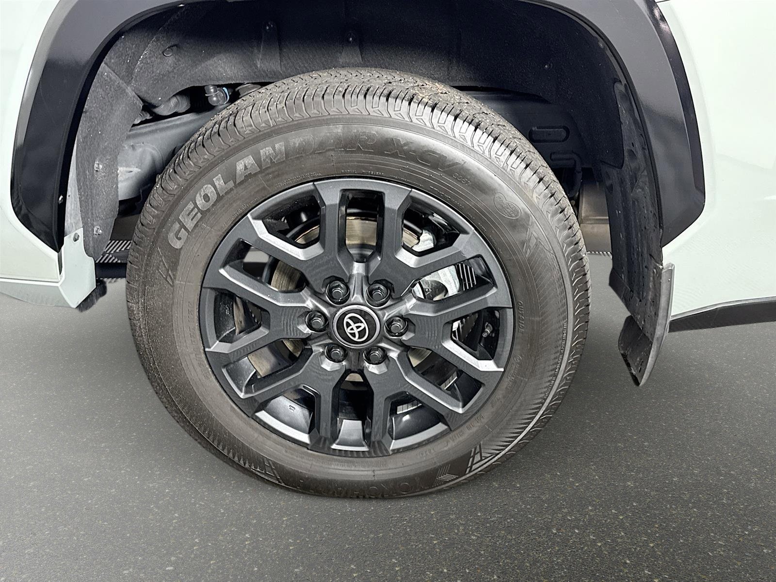 Used 2025 Toyota Sequoia Platinum AWD/4WD image 32