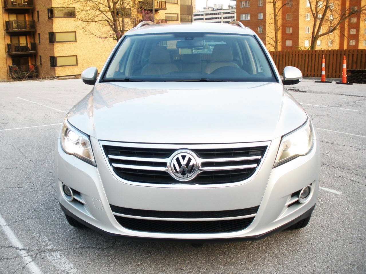 Used 2009 Volkswagen Tiguan SE image 6