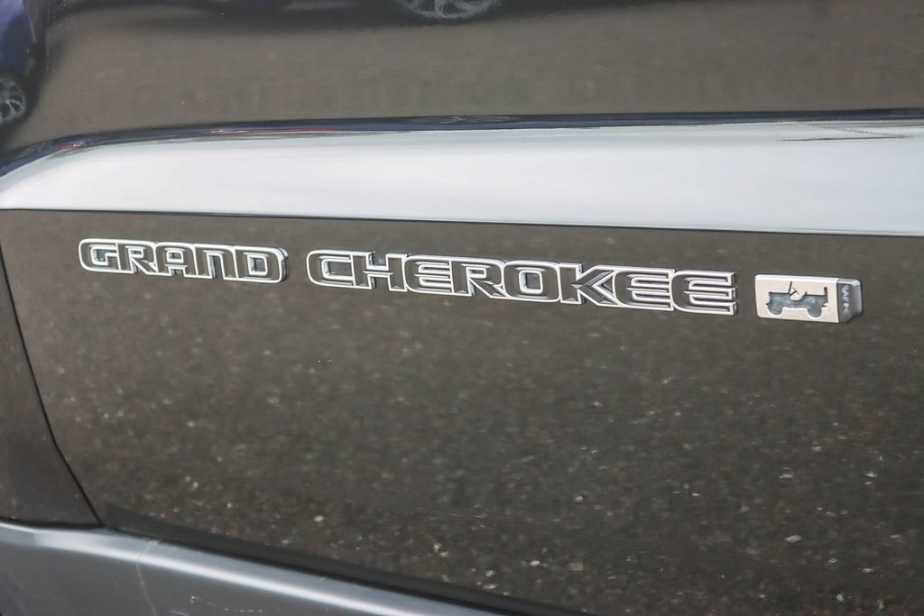 Used 2022 Jeep Grand Cherokee Laredo X image 12