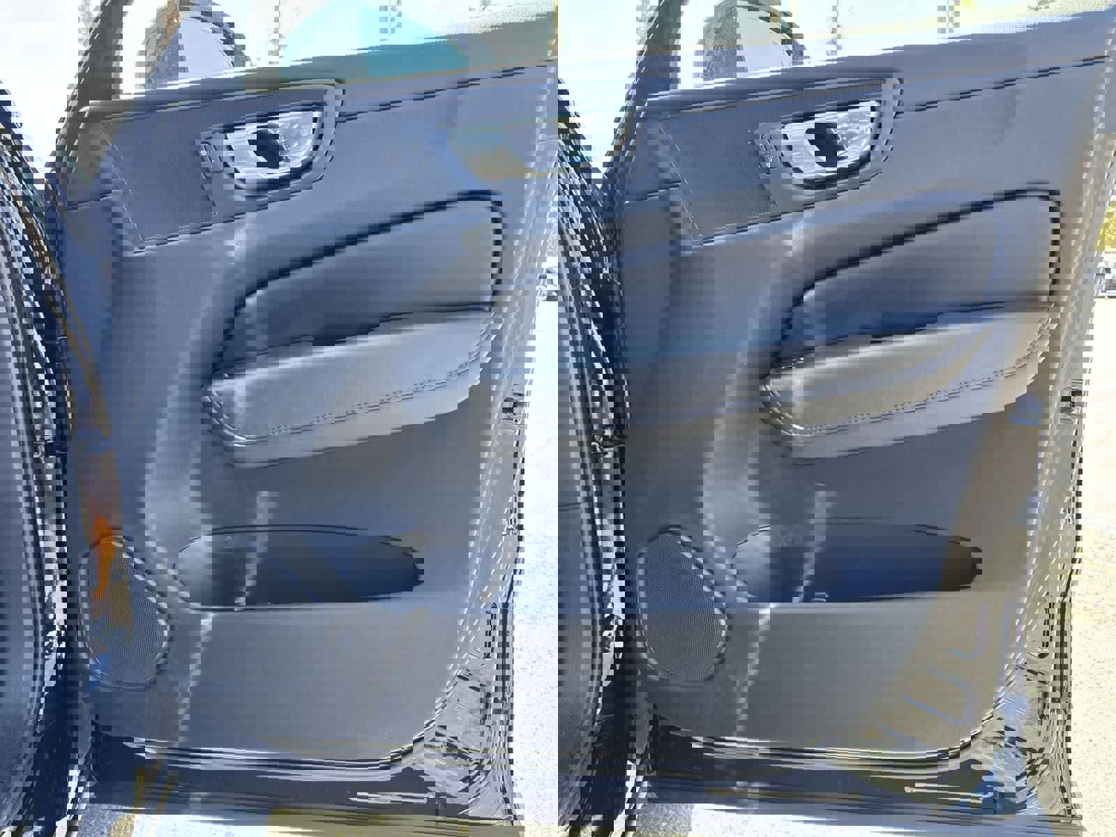 Used 2023 Volvo XC60 B5 Plus image 37