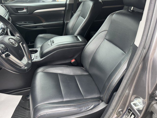 Used 2017 Toyota Highlander XLE AWD/4WD image 10