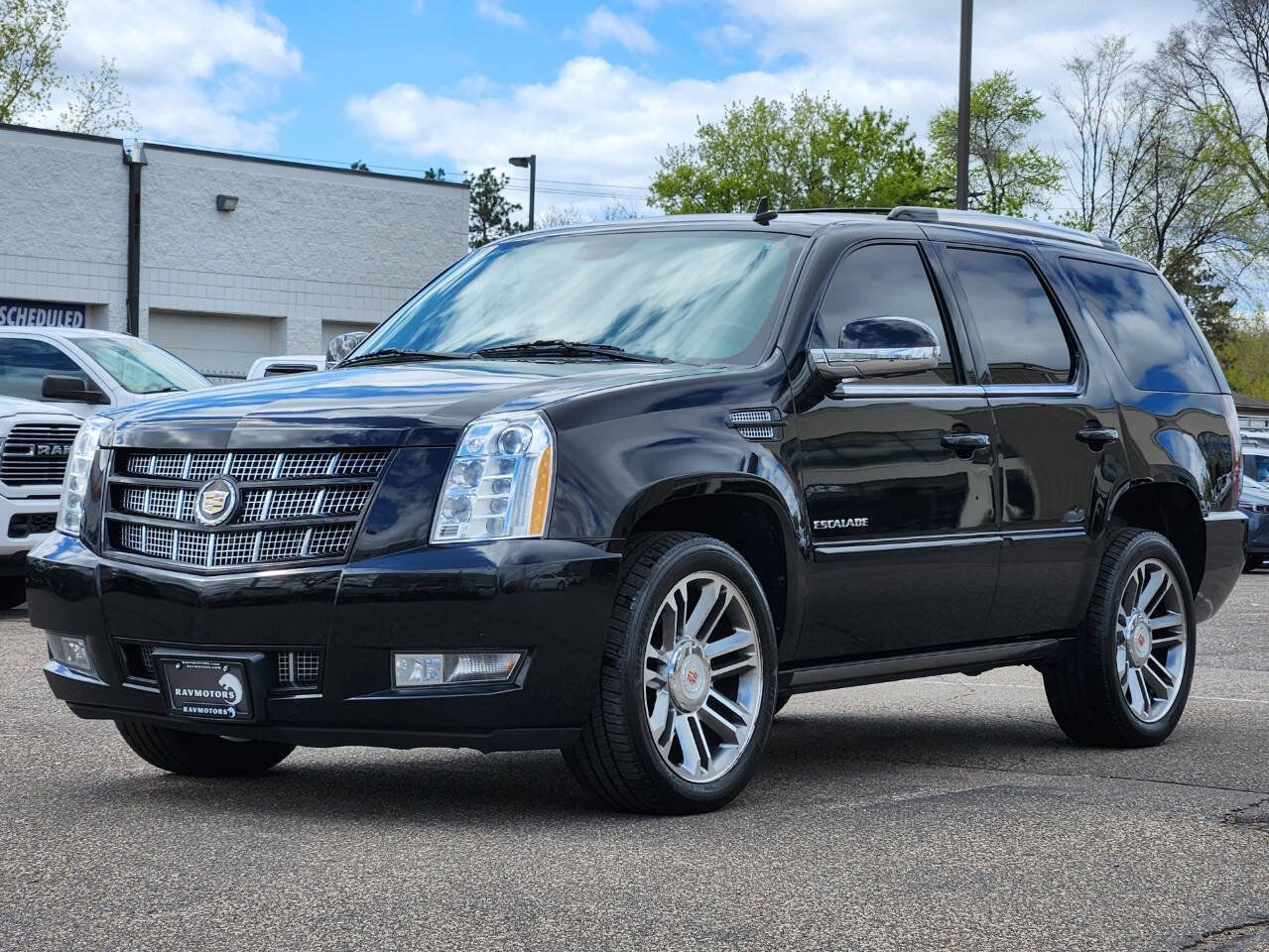 Used 2013 Cadillac Escalade Premium AWD/4WD image 6