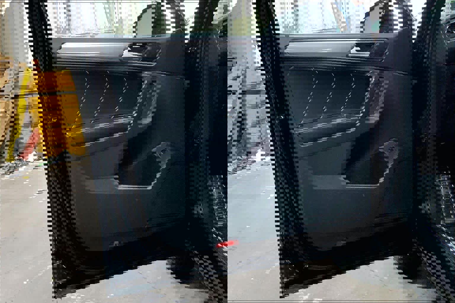 Used 2022 Volkswagen Tiguan SE R-Line image 22