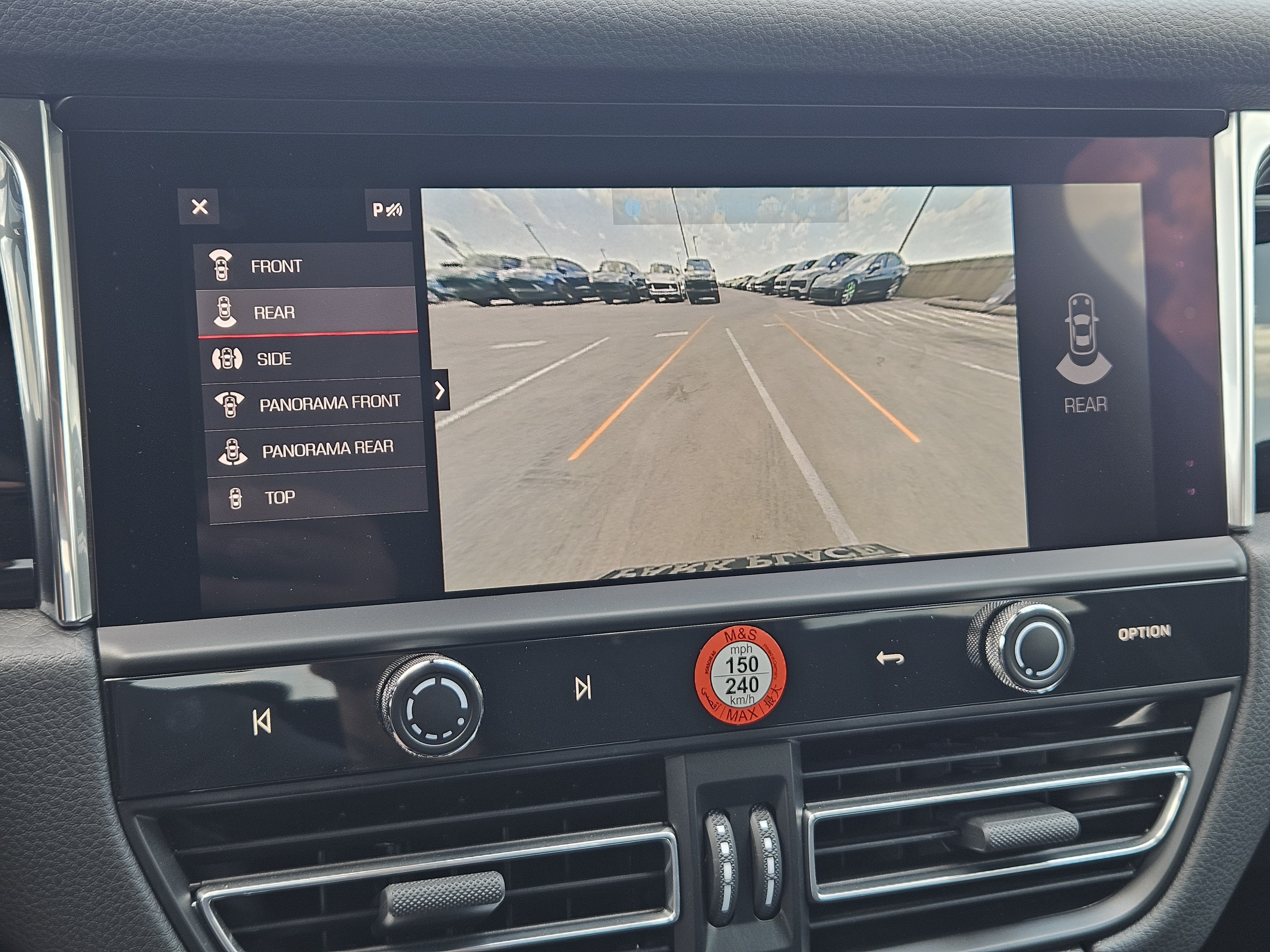 Certified 2025 Porsche Macan AWD/4WD image 18