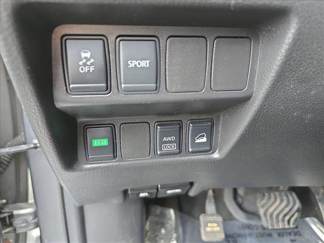 Used 2016 Nissan Rogue SV image 25