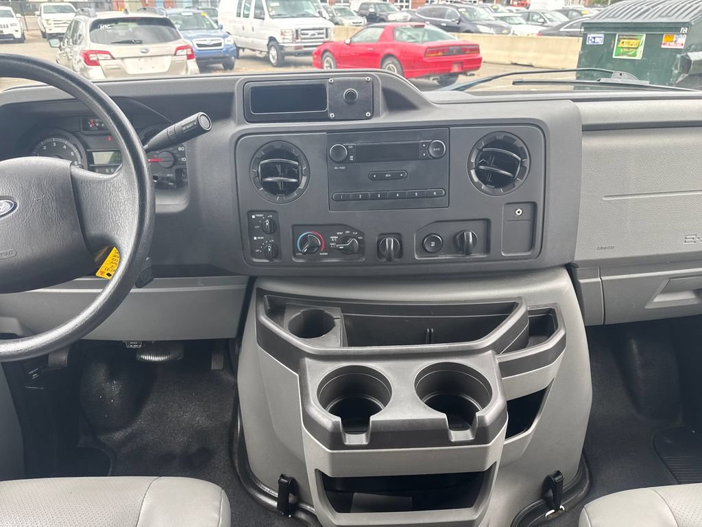Used 2014 Ford E-250 and Econoline 250 Extended w/ Power Group RWD image 17