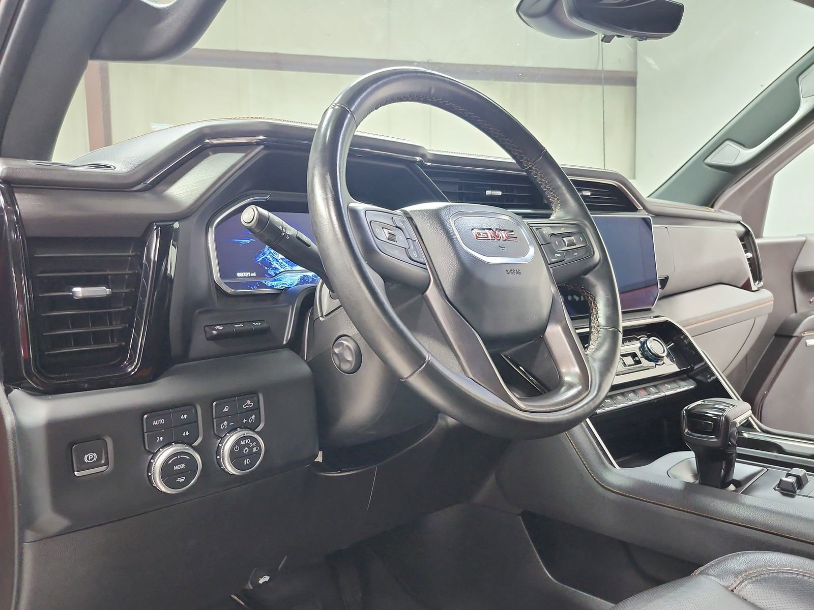Used 2024 GMC Sierra 1500 AT4 w/ Technology Package AWD/4WD image 18