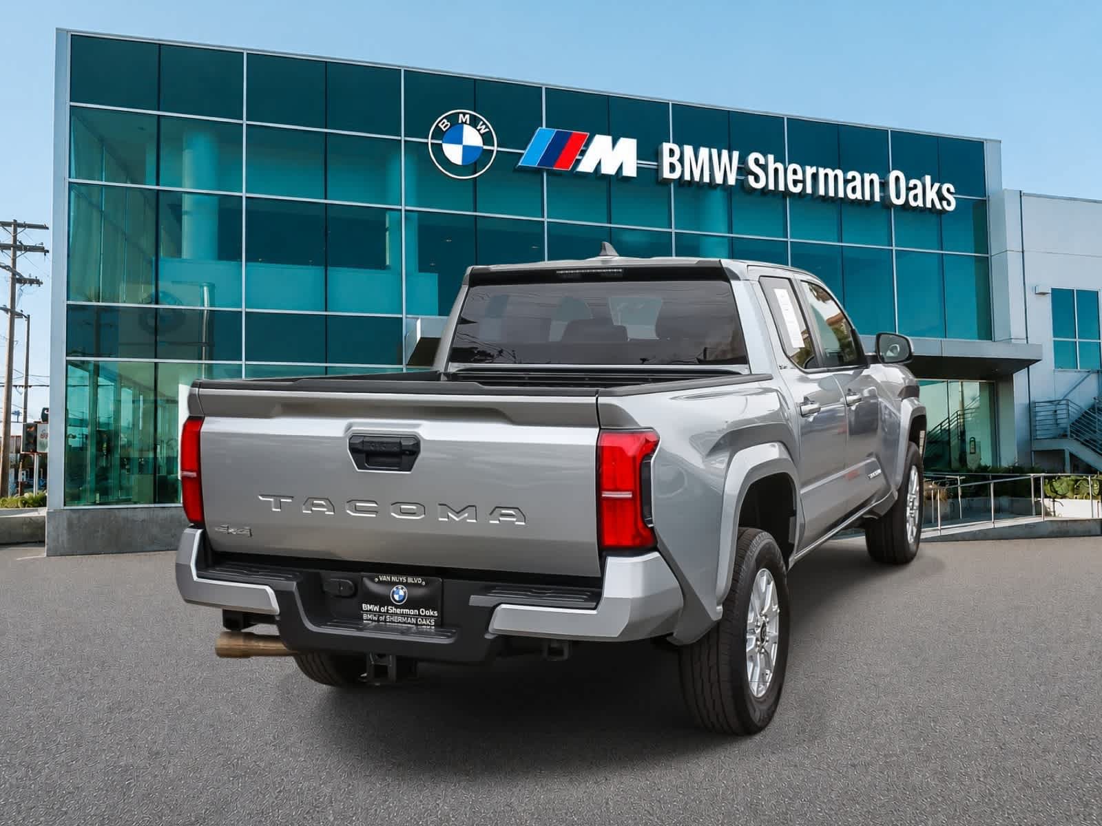 Used 2024 Toyota Tacoma SR5 AWD/4WD image 4