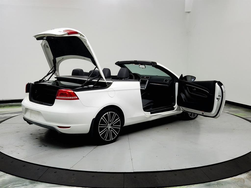 Used 2013 Volkswagen Eos w/ Sport Package image 11