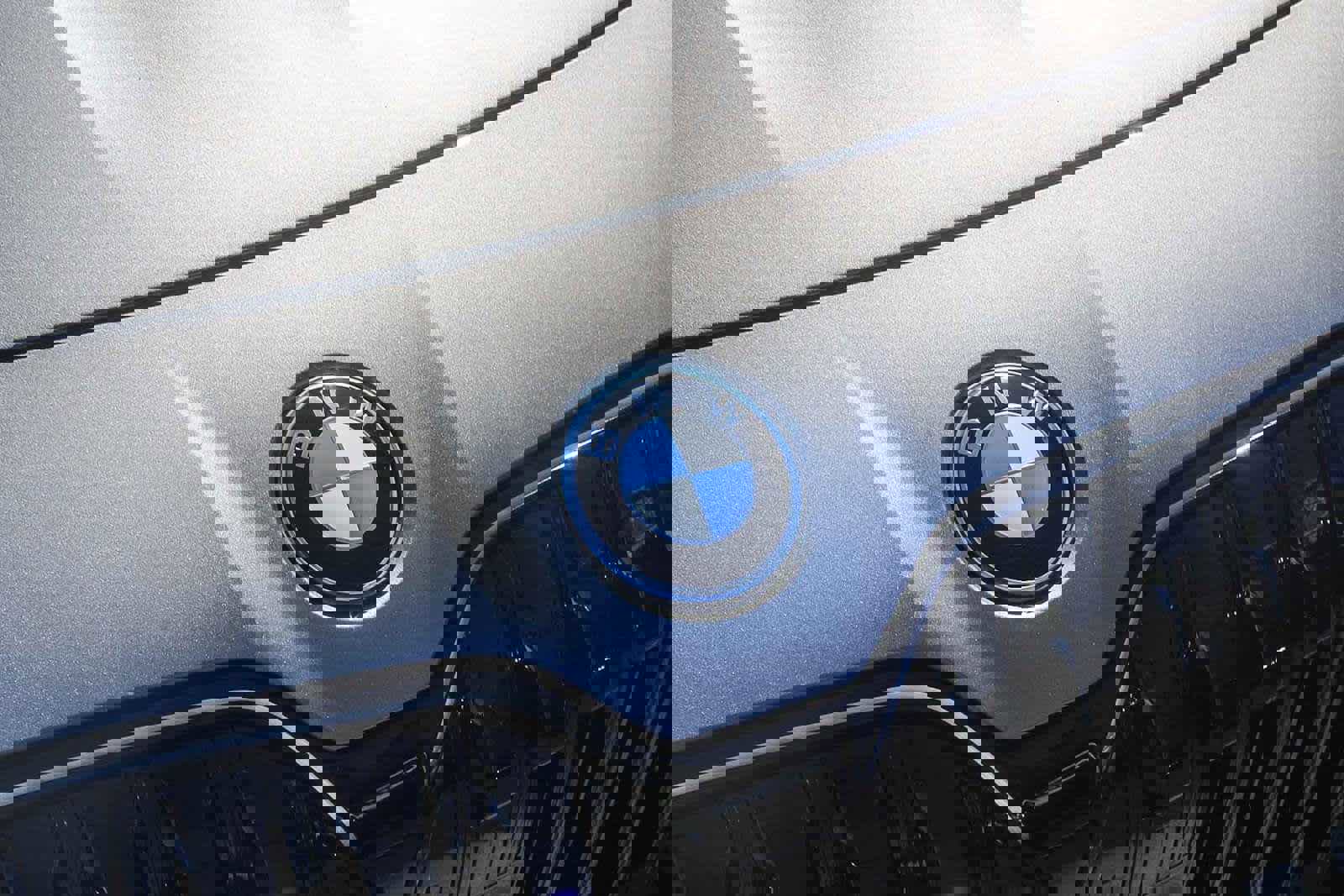 New 2026 BMW 750e xDrive w/ Premium Package image 19