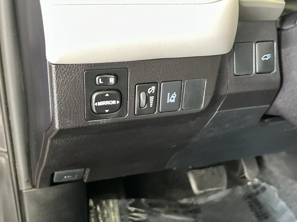 Used 2018 Toyota RAV4 XLE FWD image 30