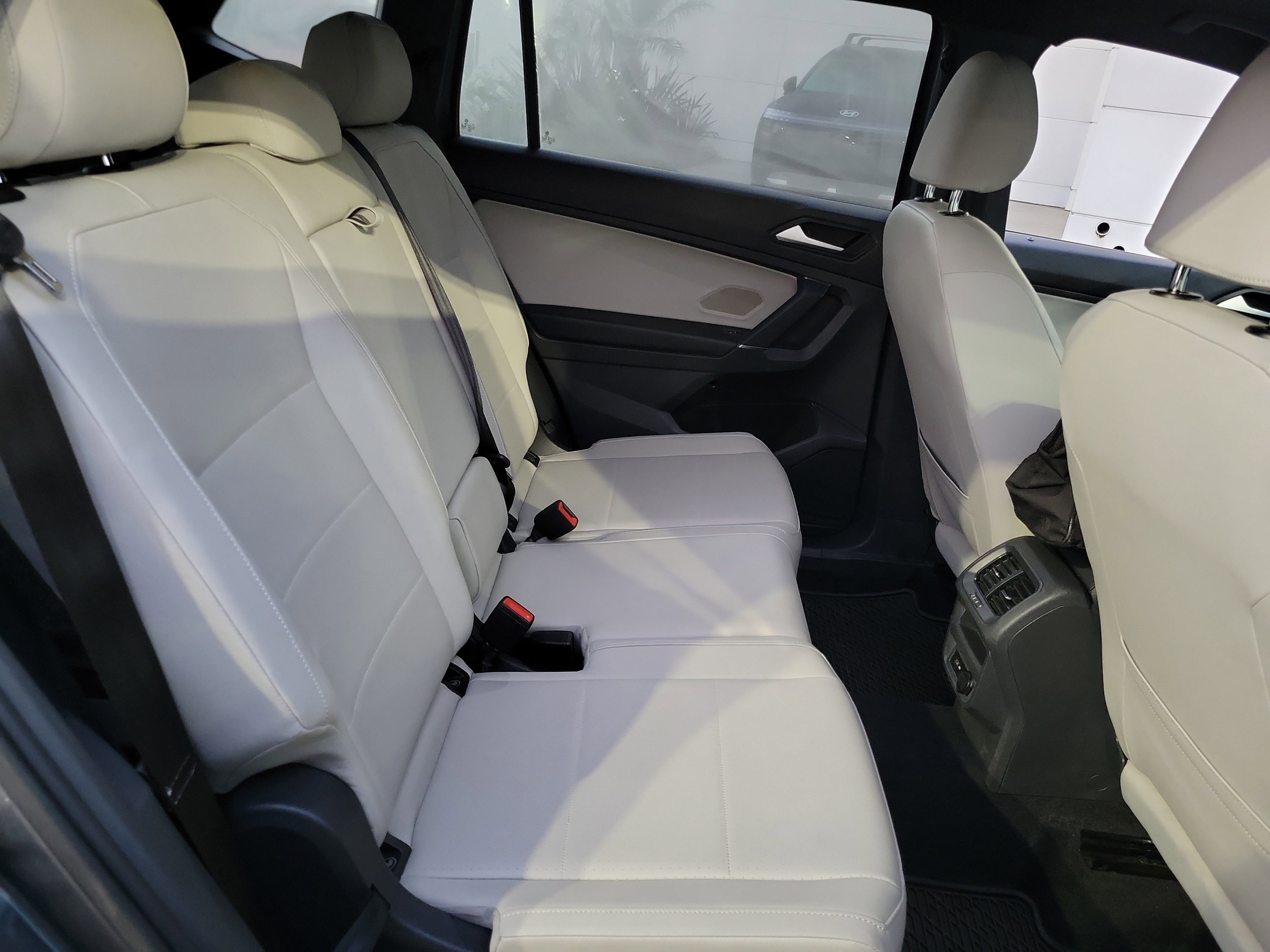 Used 2020 Volkswagen Tiguan SE R-Line image 19