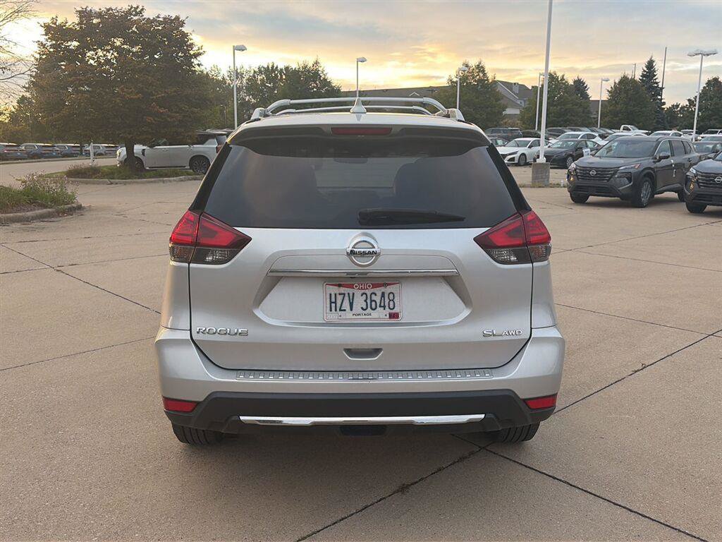 Used 2017 Nissan Rogue SL w/ SL Premium Package AWD/4WD image 4