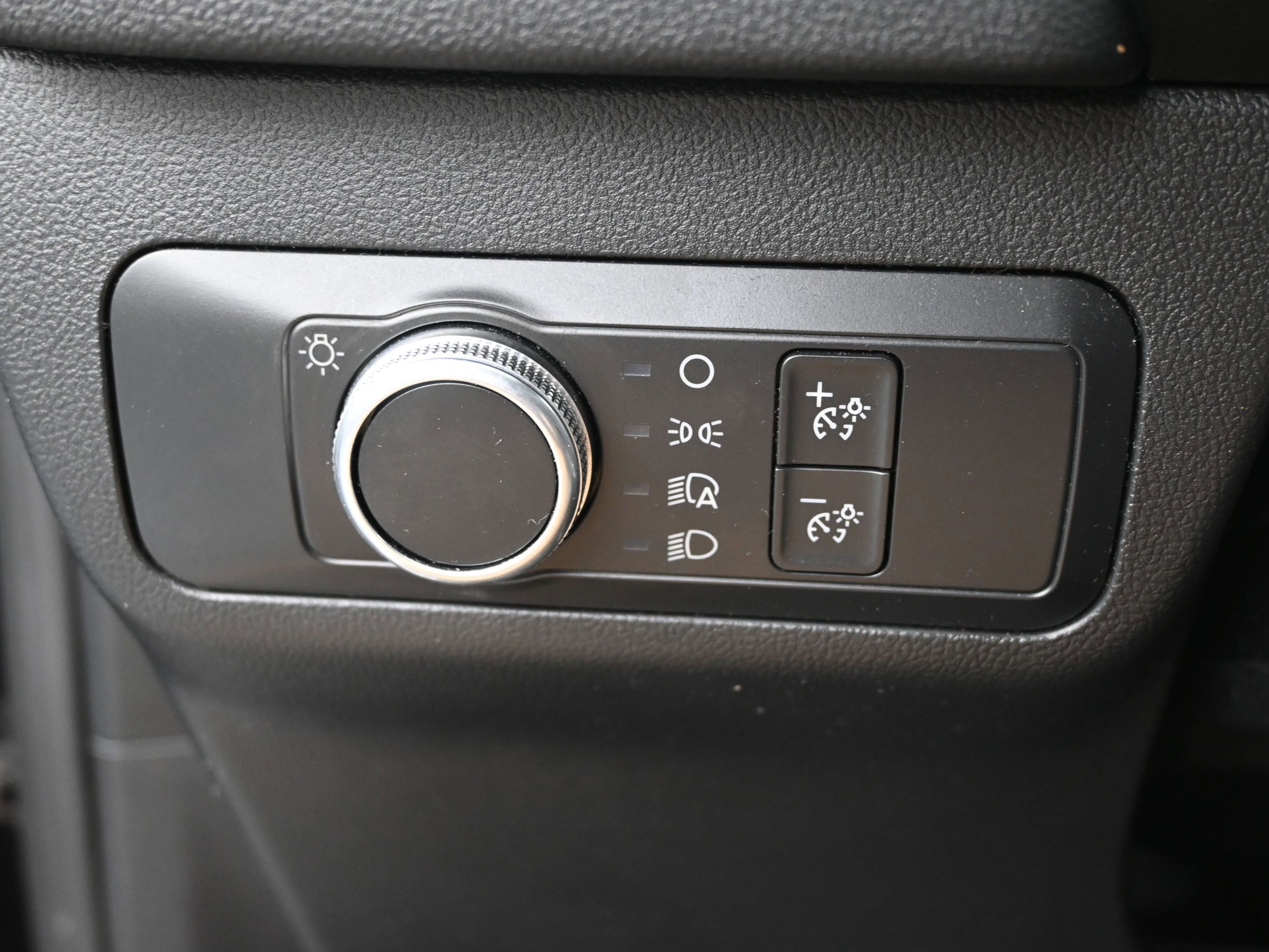 Used 2020 Ford Escape SE image 12