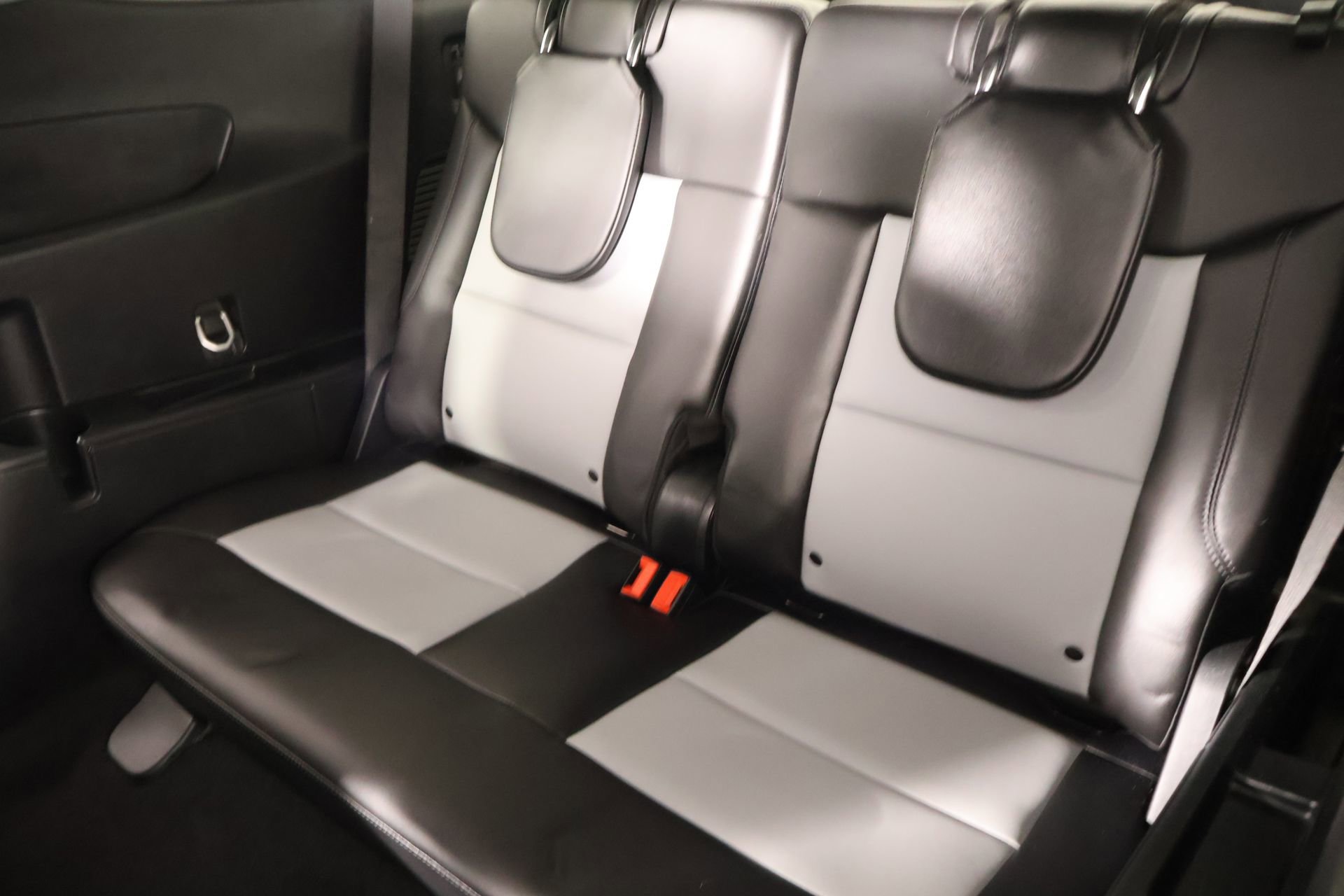 Used 2024 Ford Explorer XLT w/ Equipment Group 202A image 14