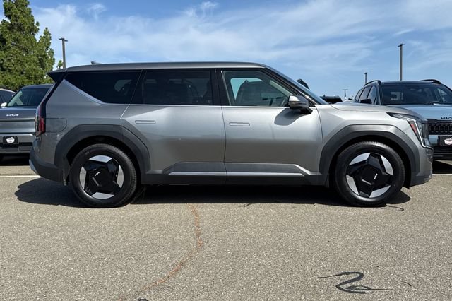 Certified 2024 Kia EV9 Light Long Range RWD image 3
