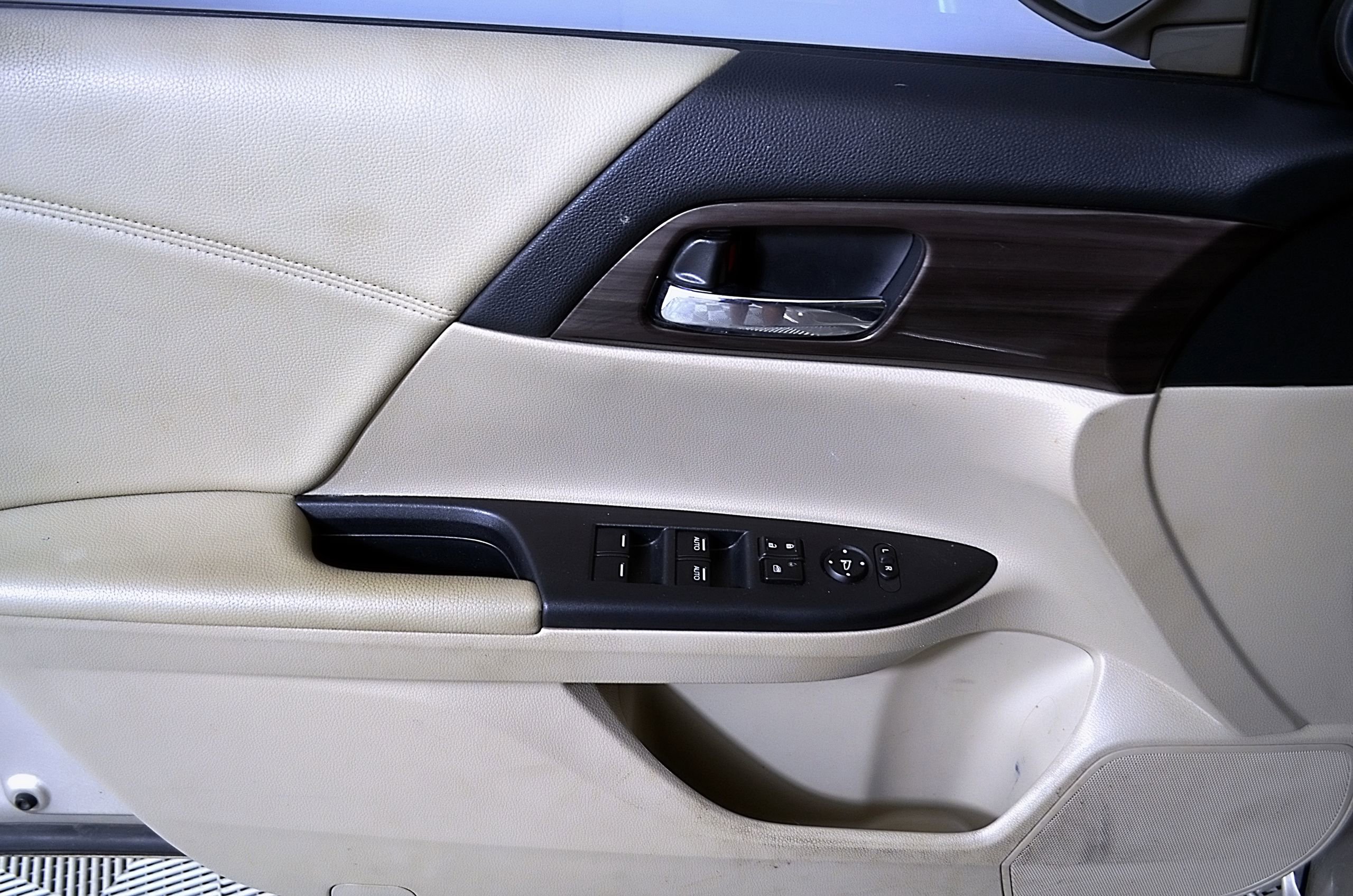 Used 2017 Honda Accord EX image 18