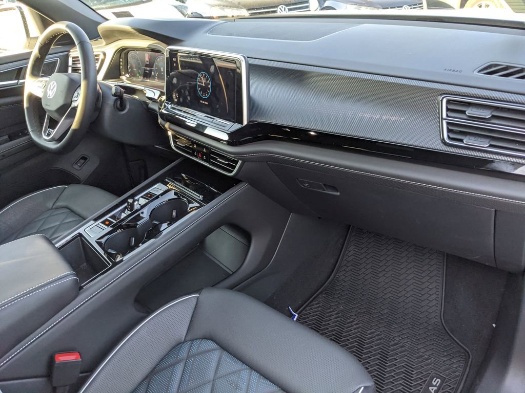 Used 2025 Volkswagen Atlas Cross Sport SEL Premium R-Line image 7