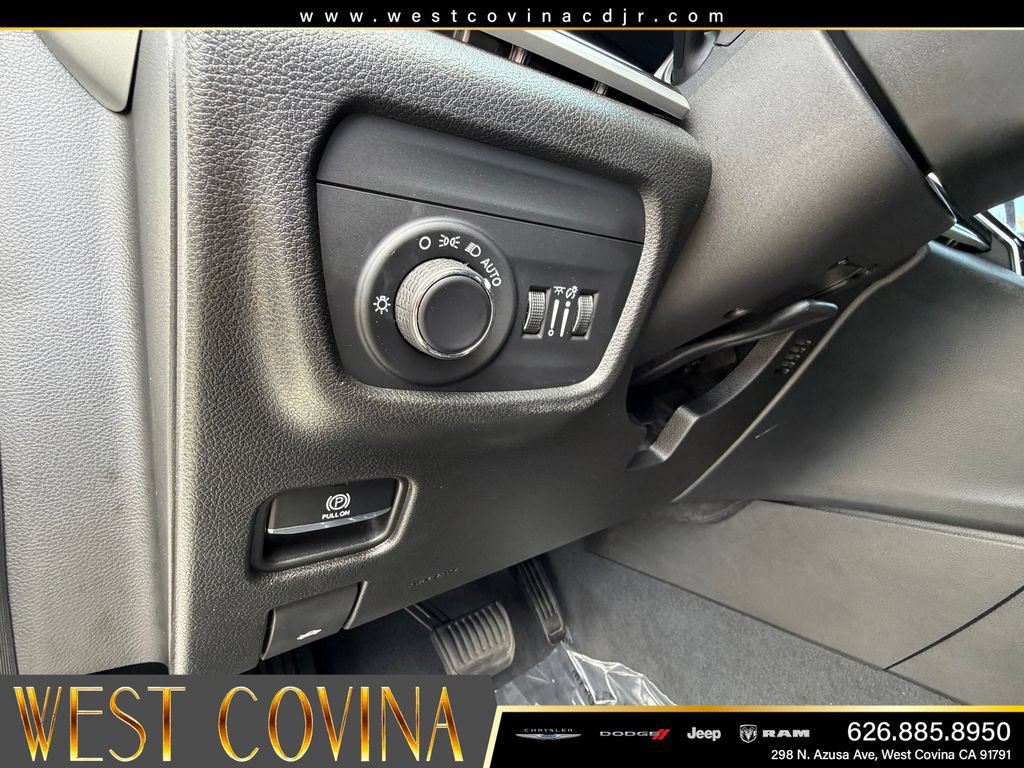 Used 2023 Jeep Grand Cherokee L Laredo AWD/4WD image 27