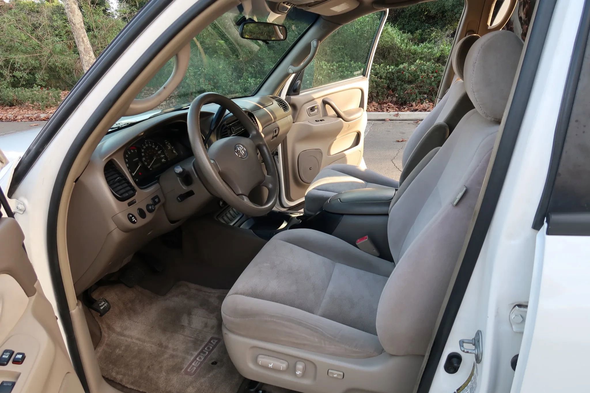 Used 2006 Toyota Sequoia SR5 RWD image 12