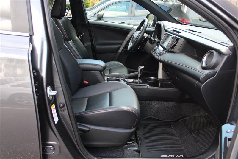Used 2016 Toyota RAV4 SE w/ Advanced Technology Package AWD/4WD image 25
