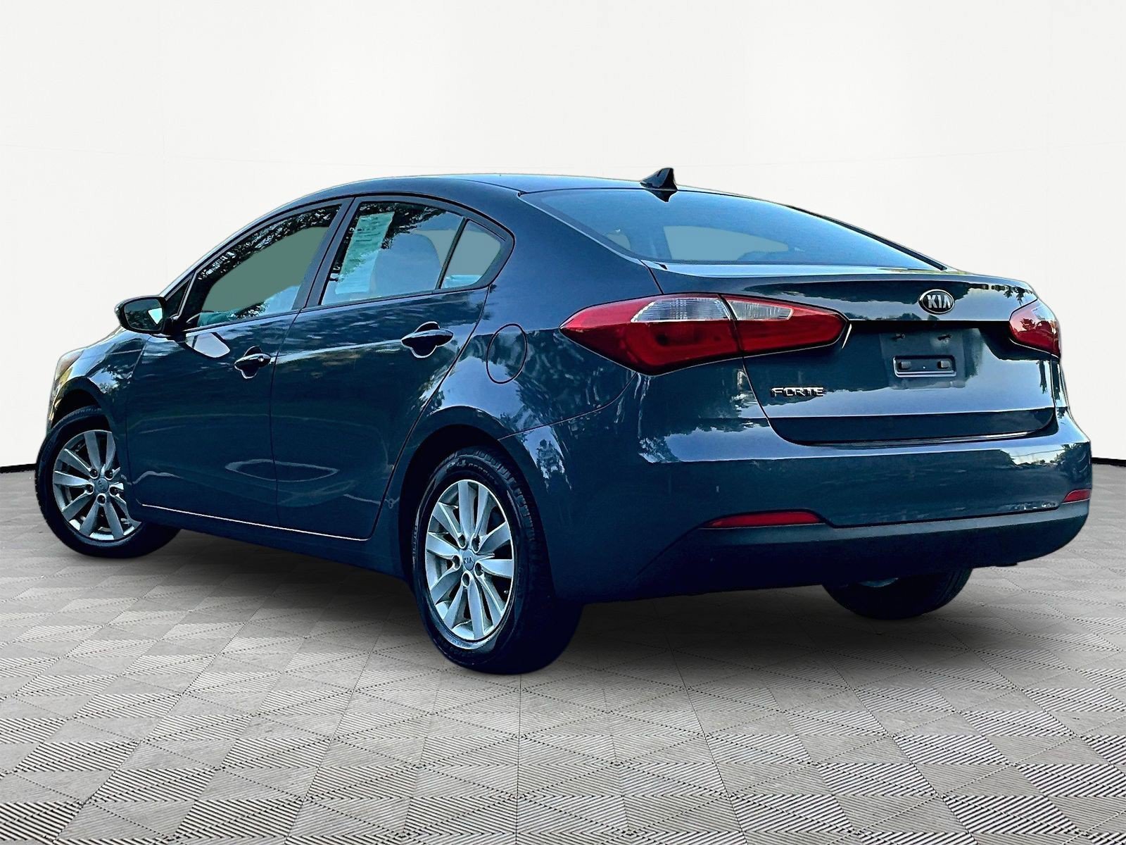Used 2016 Kia Forte LX w/ LX Popular Plus Package FWD image 4