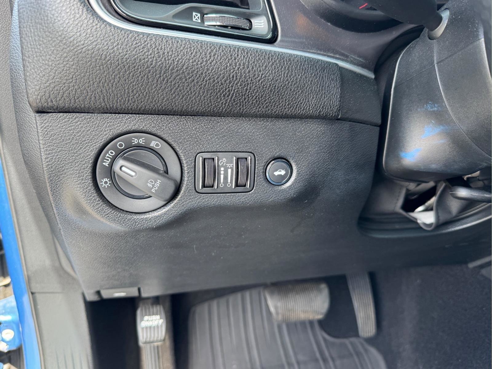 Used 2021 Dodge Challenger SXT w/ Driver Convenience Group image 16