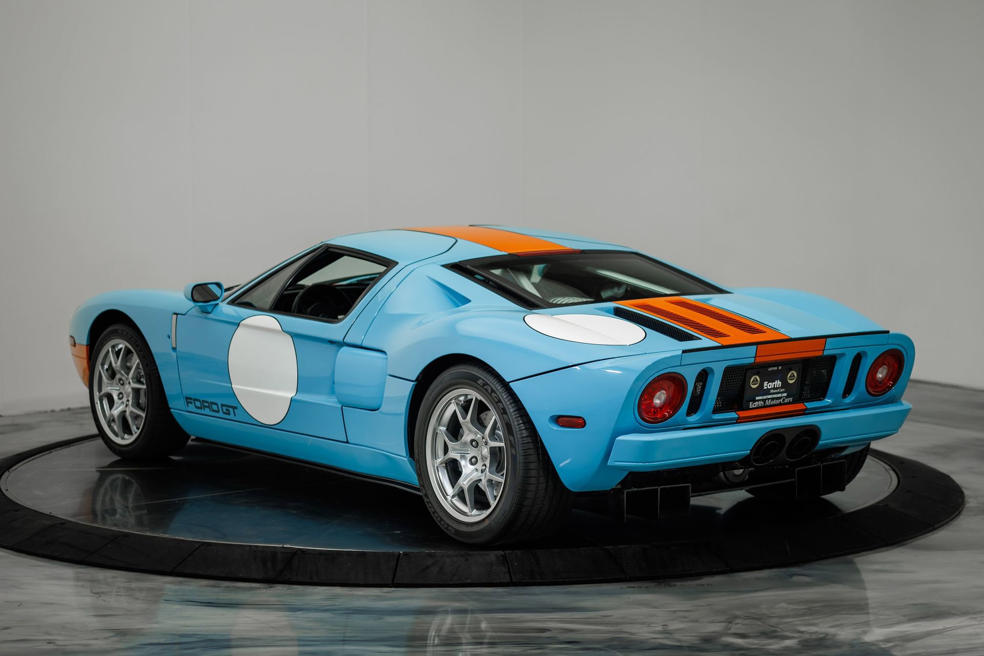 Used 2006 Ford GT RWD image 24