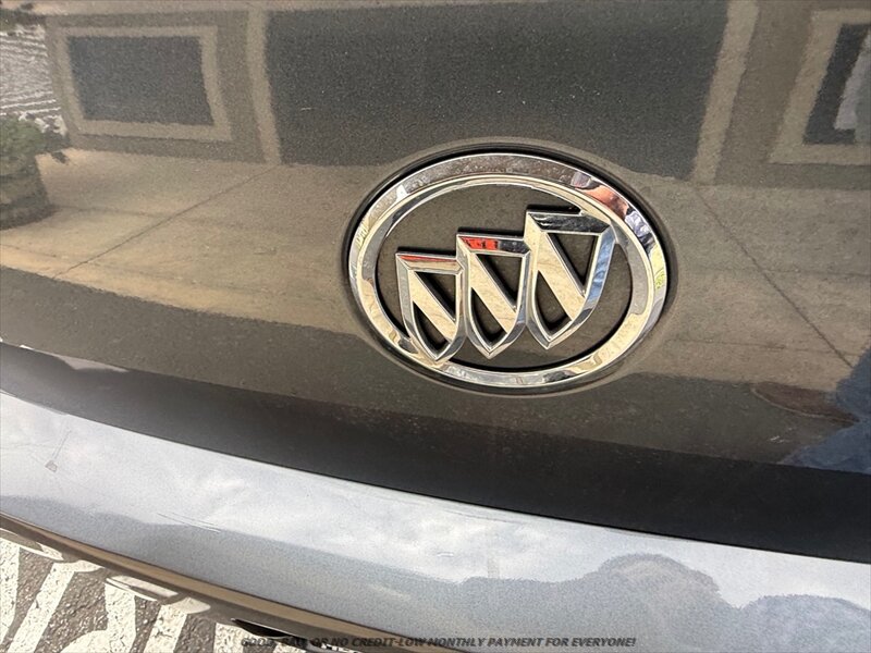 Used 2011 Buick Lucerne CXL FWD image 30