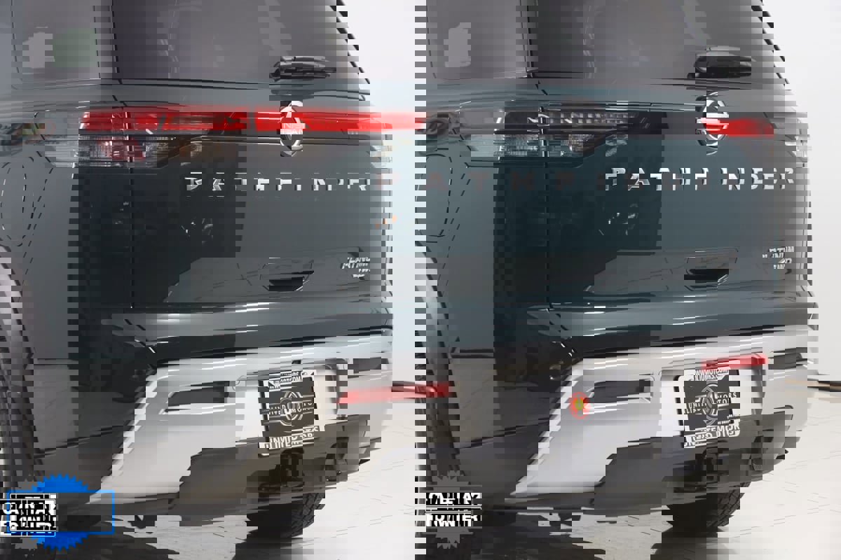 Used 2024 Nissan Pathfinder Platinum w/ Cargo Package image 26